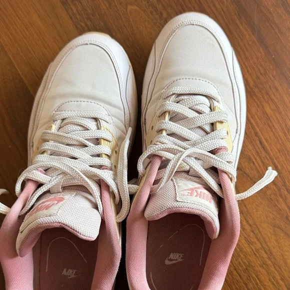 Nike Women’s Cream and Pink Athletic Sneakers - 10W - Picture 14 of 14